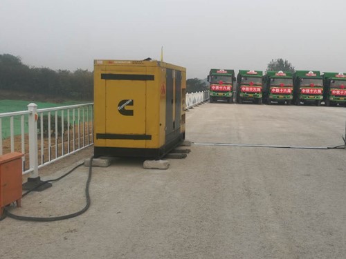 紫云电力系统的稳定性和设备兼容性如何影响发电机组的频率规格？