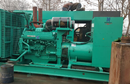 紫云发电机组如何判断水冷式机油散热器内部是否需要清洗？